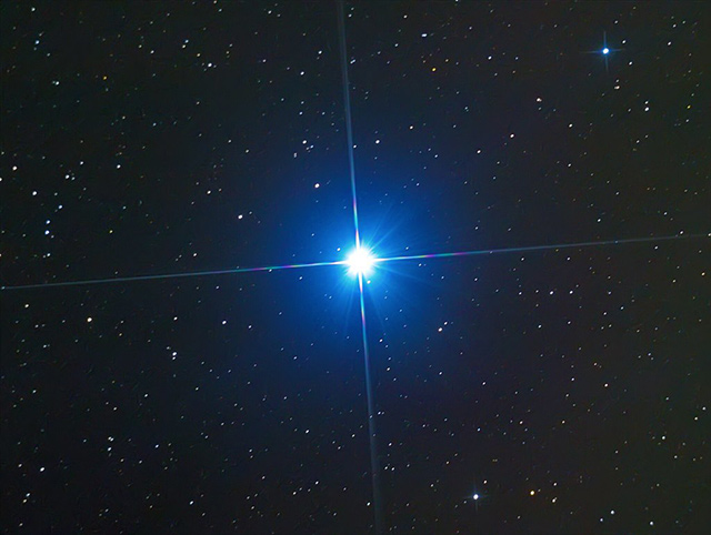 Ngôi sao sáng nhất trên bầu trời đêm - sao vega