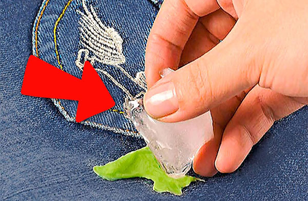 cách làm sạch kẹo cao su trên quần áo
