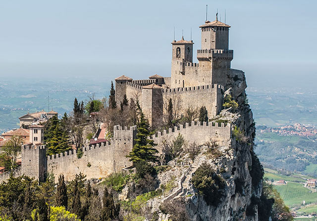 Vẻ đẹp cổ kính của pháo đài San Marino