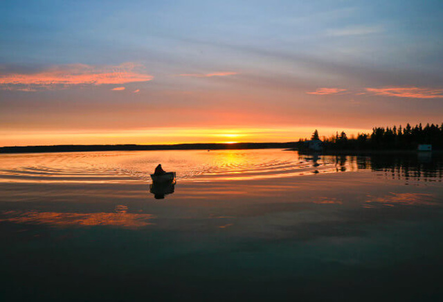 Hồ Great Slave nổi tiếng có phần lớn diện tích mặt hồ bị đóng băng 