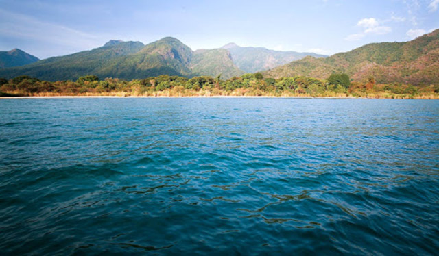 Hồ Tanganyika có chiều dài dài nhất thế giới 