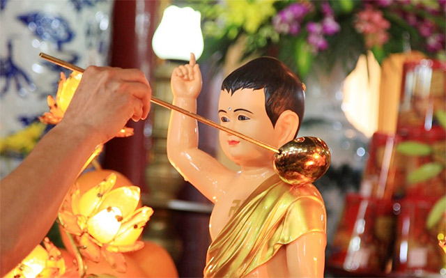nghi lễ tắm Phật 