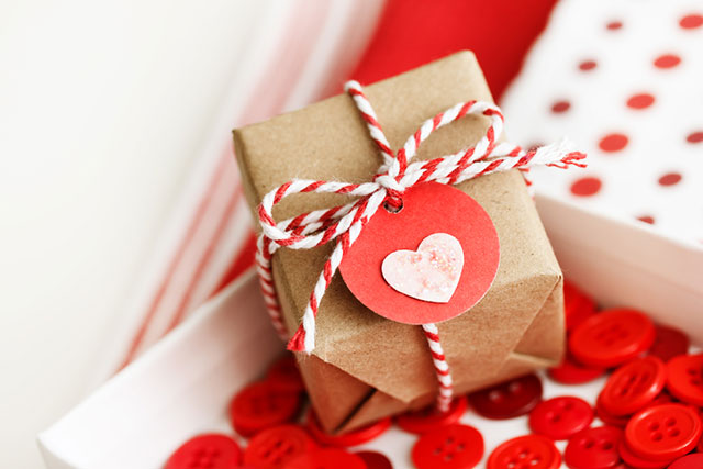 ngày valentine ai là người tặng quà