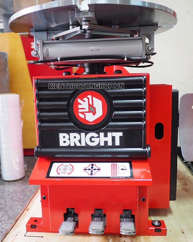 Logo nhận diện thương hiệu máy ra vào lốp Bright chính hãng