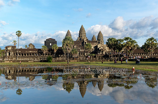Quần thể Angkor Wat tập trung nhiều kiến trúc cổ xưa