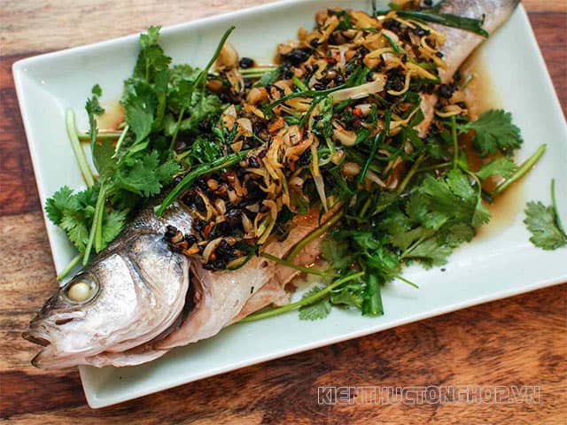 Món cá nguyên con là món ăn ngày tết của người Trung