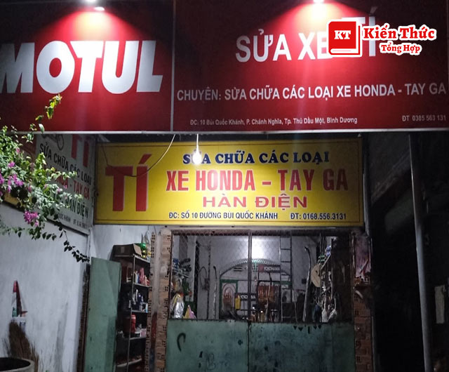 Tiệm sửa xe Tí