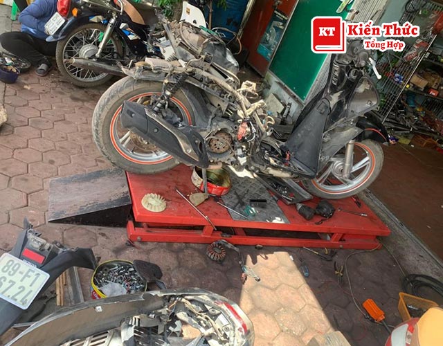 Tiệm sửa xe Sơn Tùng
