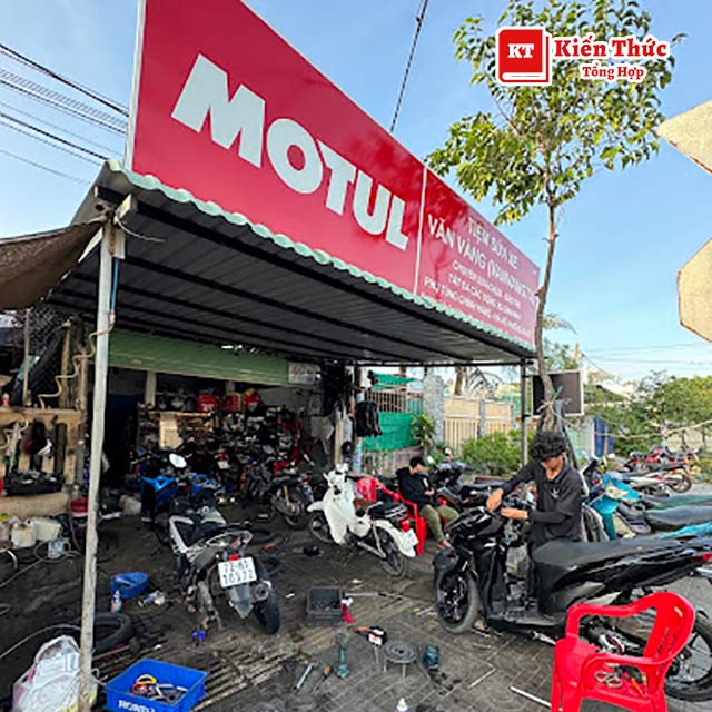 Tiệm sửa xe Văn Vàng