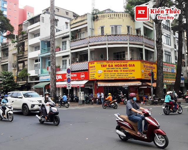 Tiệm sửa xe tay ga Hoàng Gia