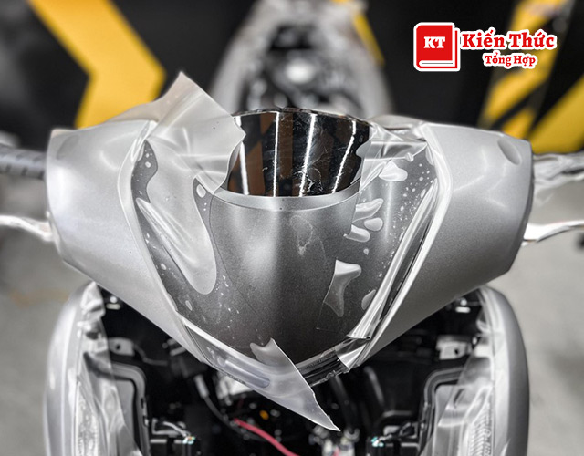 Dán decal Phương Anh