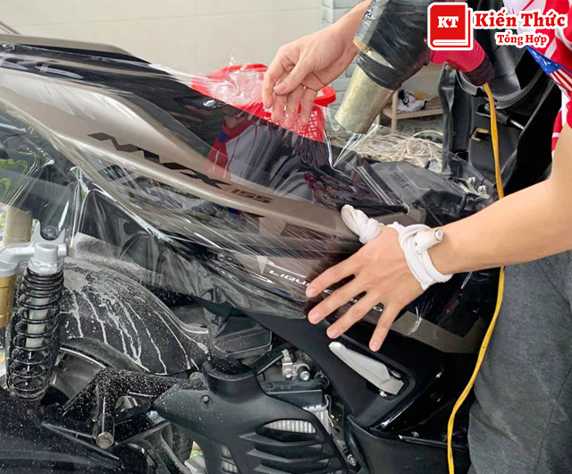 Tiệm dán keo xe Hữu