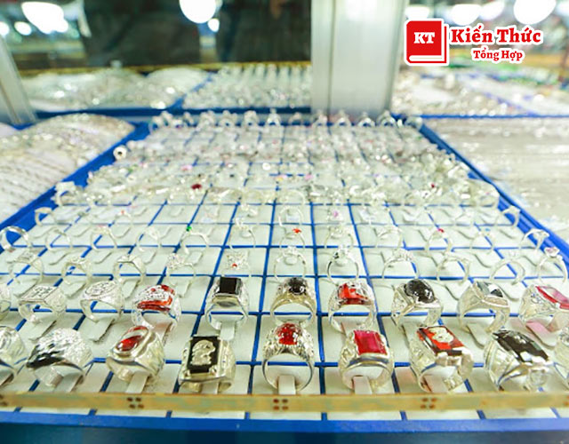 Tiệm vàng Hưng Thịnh