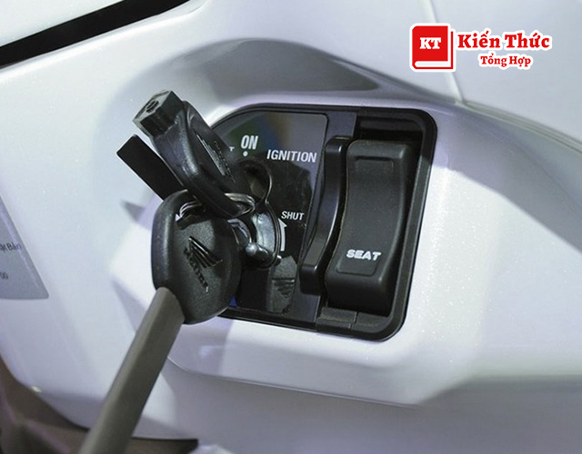 Cách mở cốp xe Vision đời cũ từ 2014 dòng chìa khóa