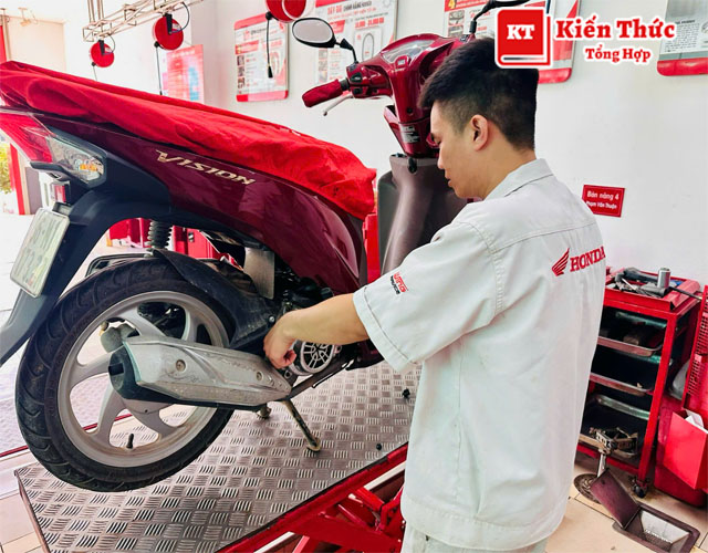 Bảo dưỡng vệ sinh xe thường xuyên tránh cốp bị kẹt