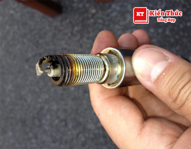 Bugi bị dính bẩn sau quá trình sử dụng dài