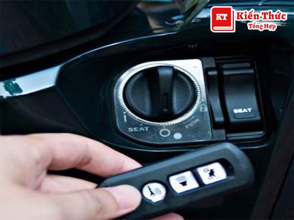 vị trí nắp bình xăng xe Vision