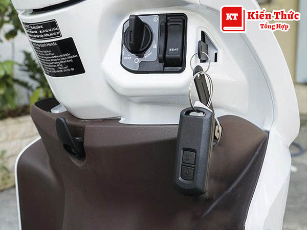 Đối với dòng xe Vision đời cũ (chìa khóa cơ)