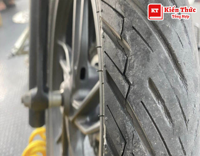 Lốp xe Vision bị nứt có sao không