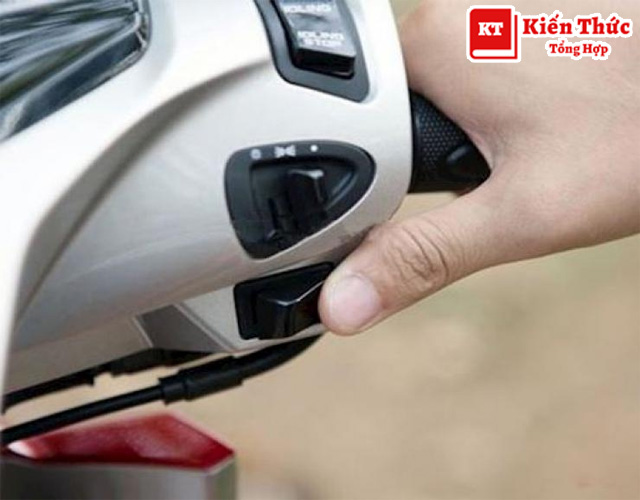 Nổ xe máy 1 - 2 phút trước khi chạy